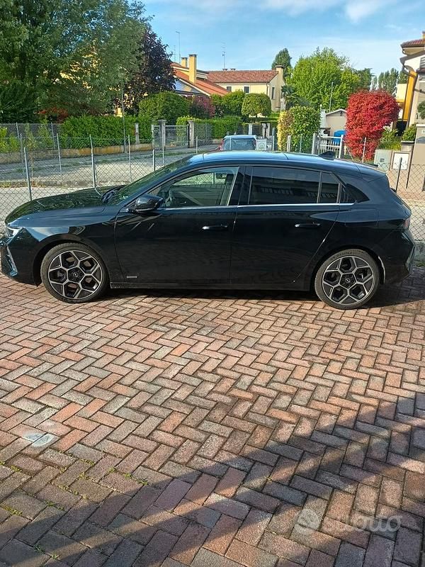 Begagnad Opel Astra Ultimate 150 HK (110 kW) 2023 Svart Sedan