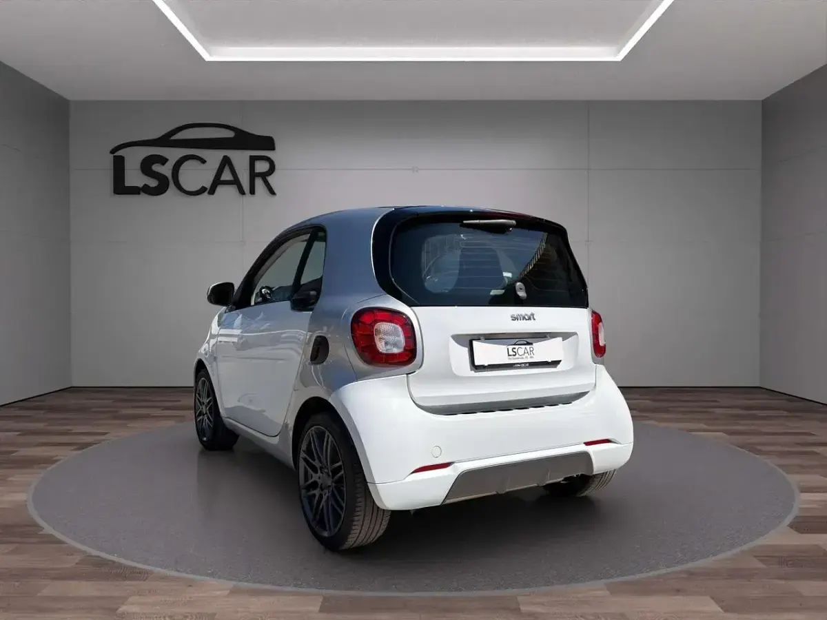 Usata Smart ForTwo Cabrio Brabus 89 CV (65 kW) 2017 Bianco Cabrio
