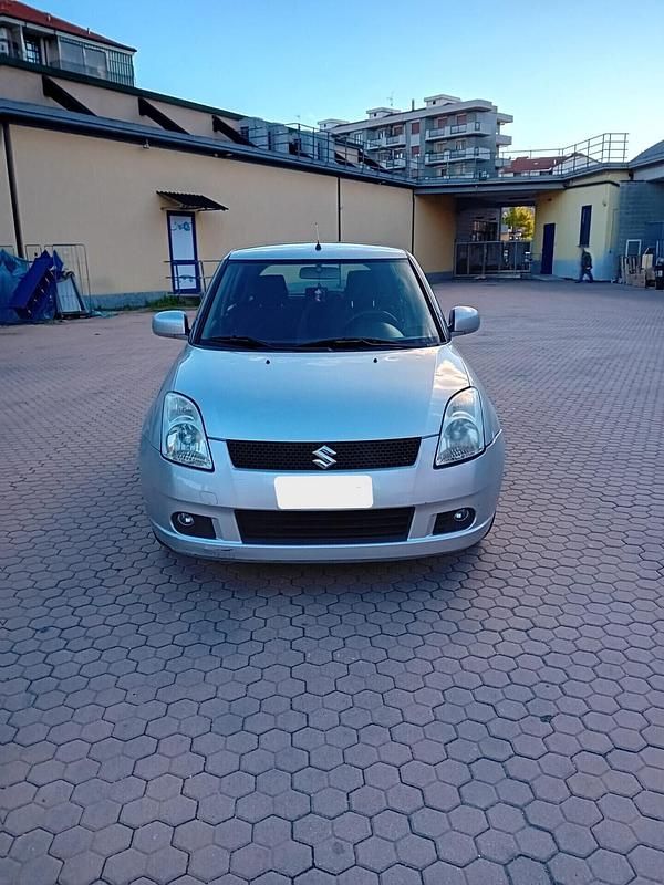Usata Suzuki Swift GLX 92 CV (67 kW) 2005 Grigio Berlina