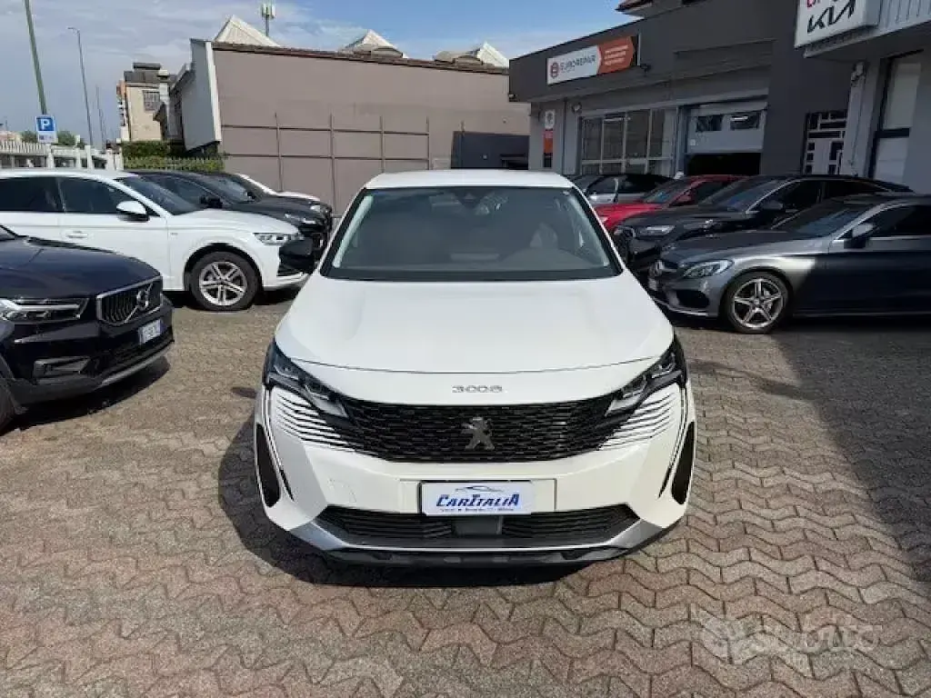 Usata Peugeot 3008 Allure 131 CV (96 kW) 2022 Bianco SUV