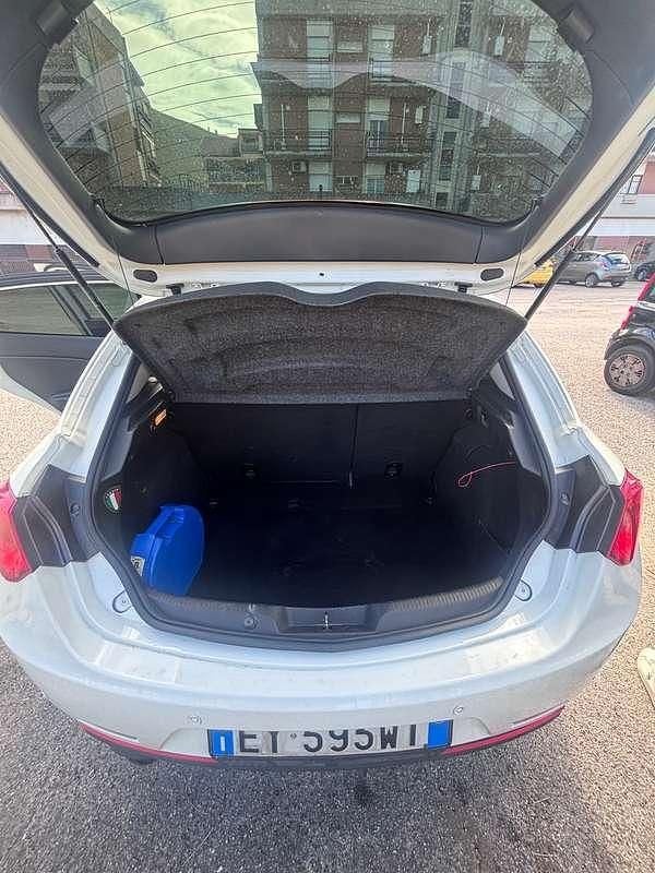 Usata Alfa Romeo Giulietta 105 CV (77 kW) 2015 Bianco Utilitaria