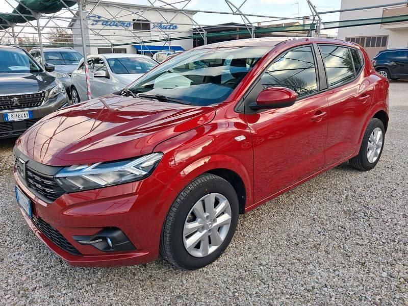 Usata Dacia Sandero Comfort 101 CV (74 kW) 2022 Bordeaux Berlina