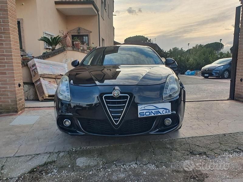 Nero Usata 2014 Alfa Romeo Giulietta Distinctive Due volumi | 8500 € (Buon prezzo) - Immagine 1/4