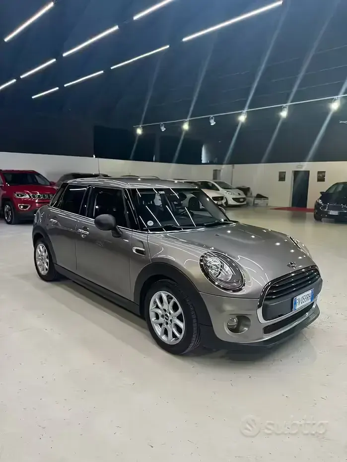 Usata Mini Cooper 95 CV (69 kW) 2018 Grigio Utilitaria