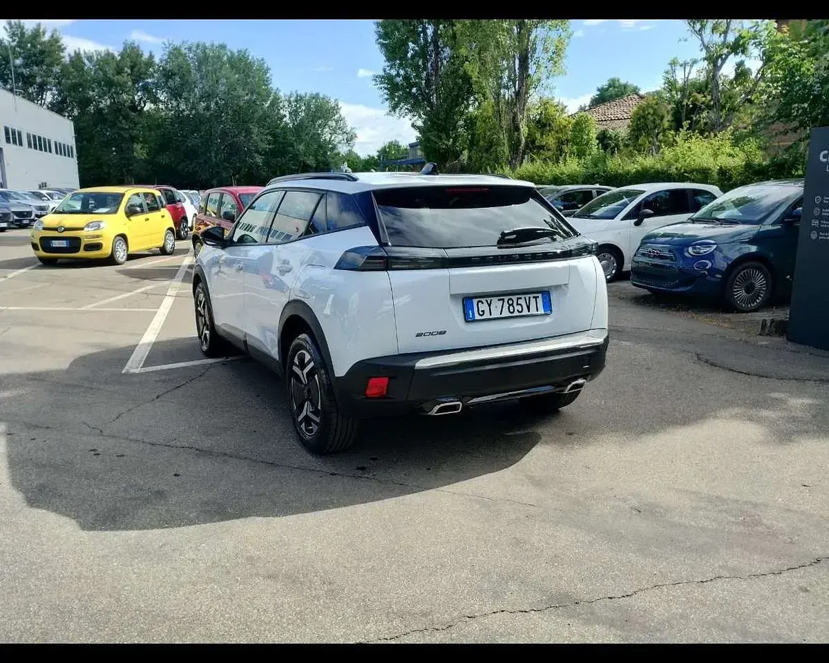 Usata Peugeot 2008 Allure 131 CV (96 kW) 2025 Bianco SUV