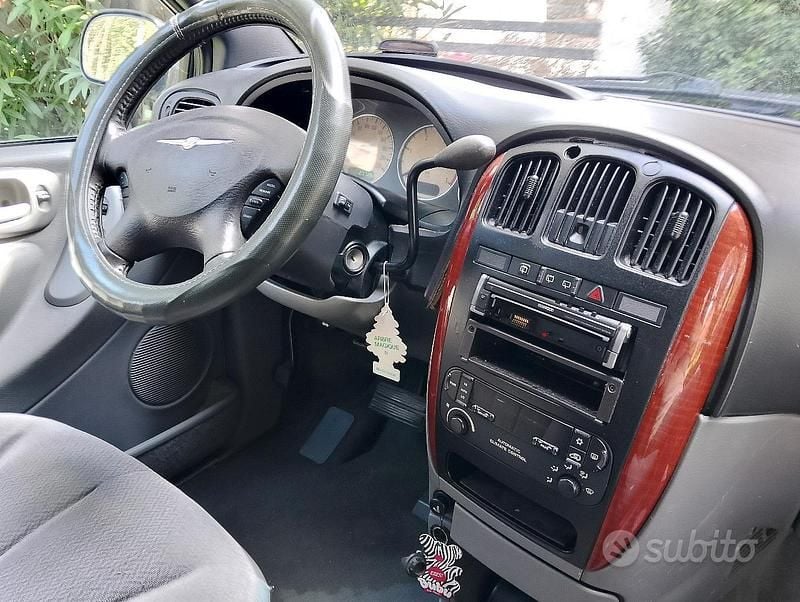 Usata Chrysler Voyager 2007 Grigio Monovolume