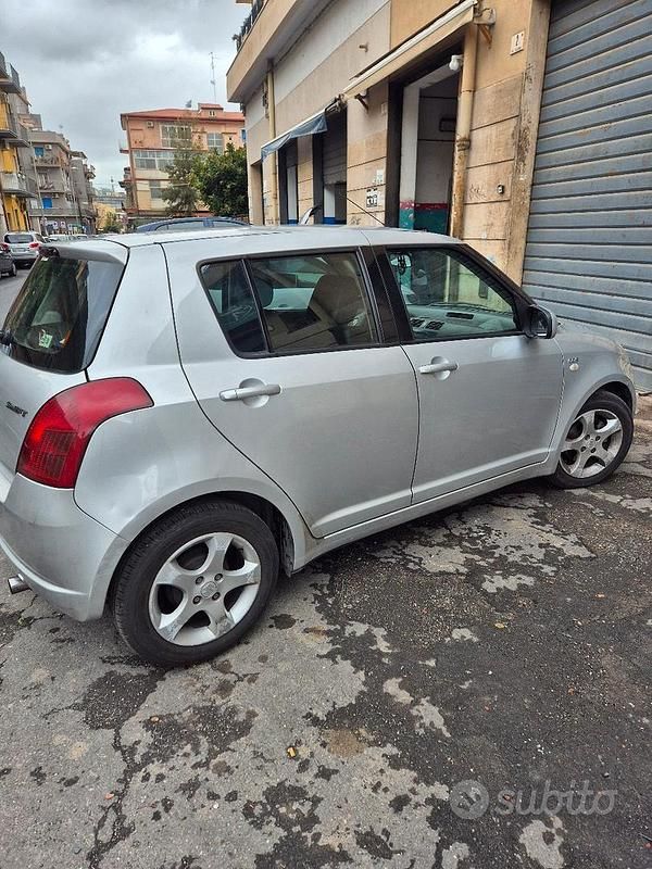 Usata Suzuki Swift 70 CV (51 kW) 2007 Grigio Utilitaria