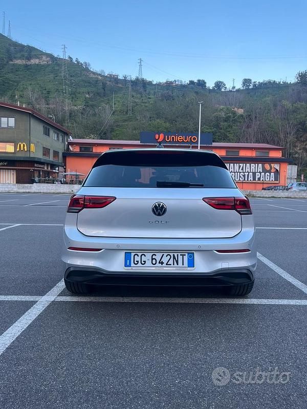 Usata VW Golf VIII Life 115 CV (84 kW) 2022 Grigio Berlina