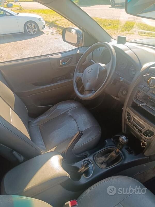 Usata Hyundai Santa Fe 112 CV (82 kW) 2003 Nero SUV