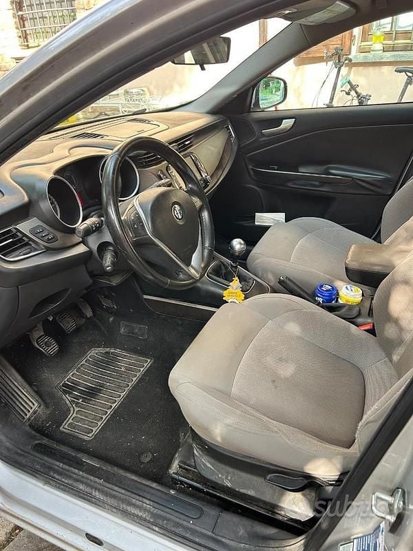 Usata Alfa Romeo Giulietta 105 CV (77 kW) 2015 Grigio Utilitaria