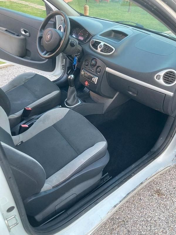 Usata Renault Clio II Dynamique 88 CV (64 kW) 2011 Bianco Furgone