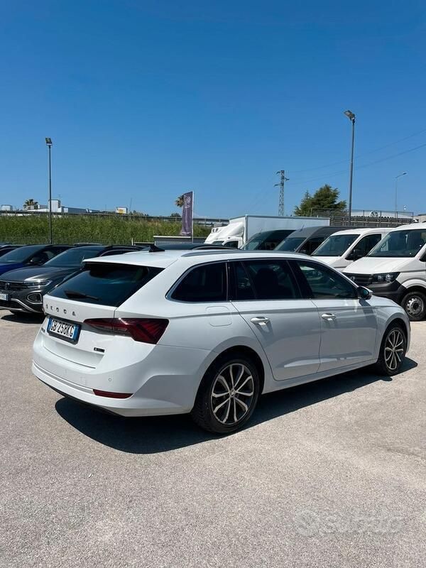 Usata Skoda Octavia 131 CV (96 kW) 2021 Bianco Station wagon