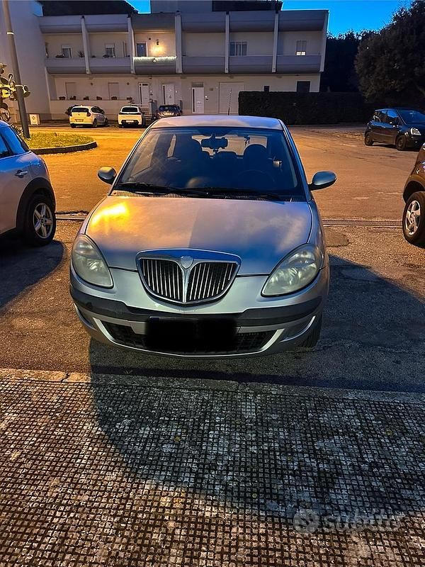 Usata Lancia Ypsilon 69 CV (50 kW) 2003 Grigio Utilitaria