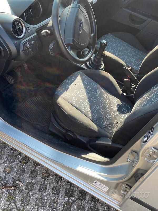 Usata Ford Fiesta 2003 Grigio Utilitaria
