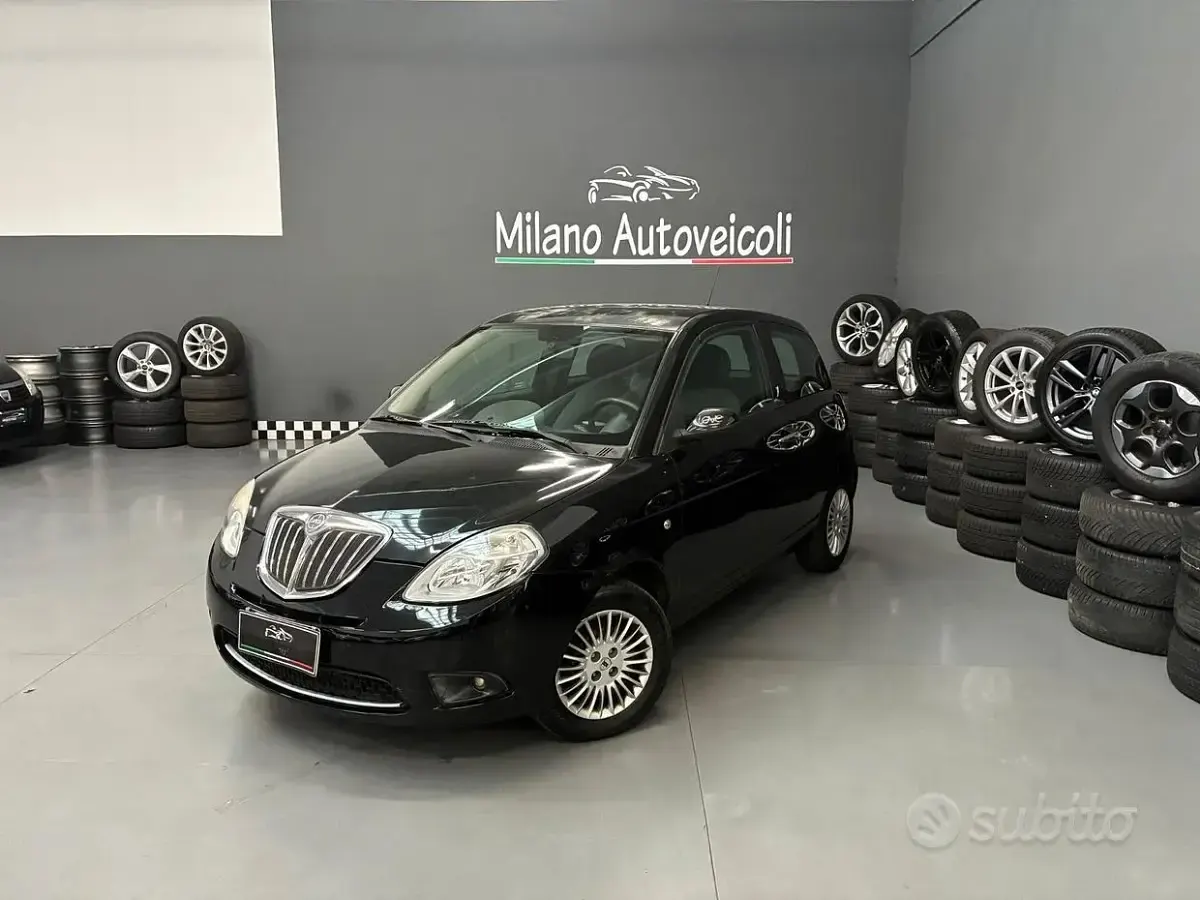 Usado Lancia Ypsilon 60 HP (44 kW) 2007 Preto Citadino