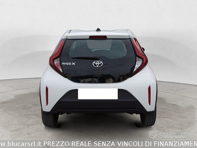 Usata Toyota Aygo X Active 72 CV (52 kW) 2022 Bianco SUV