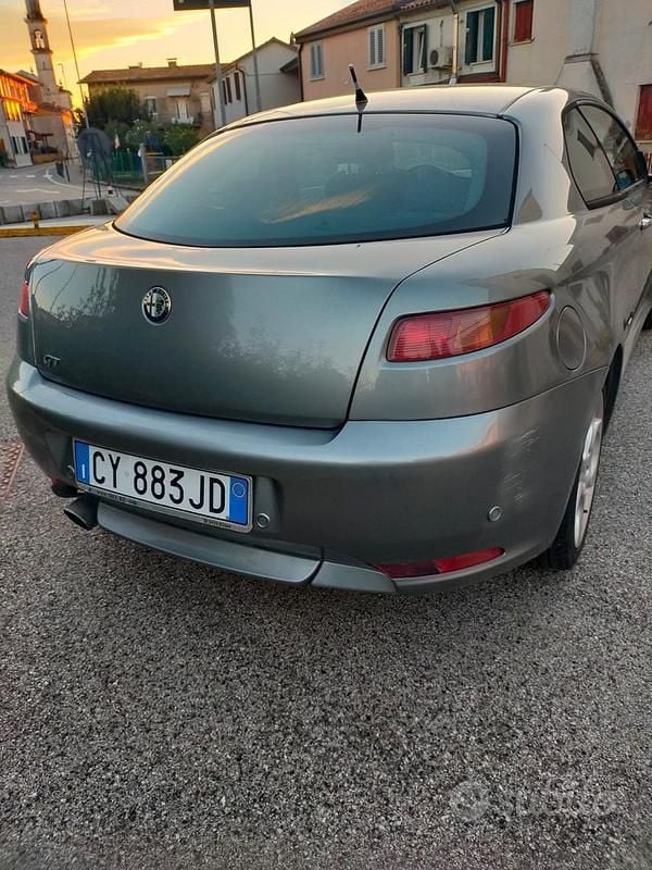 Usata Alfa Romeo GT Distinctive 150 CV (110 kW) 2006 Grigio Coupé