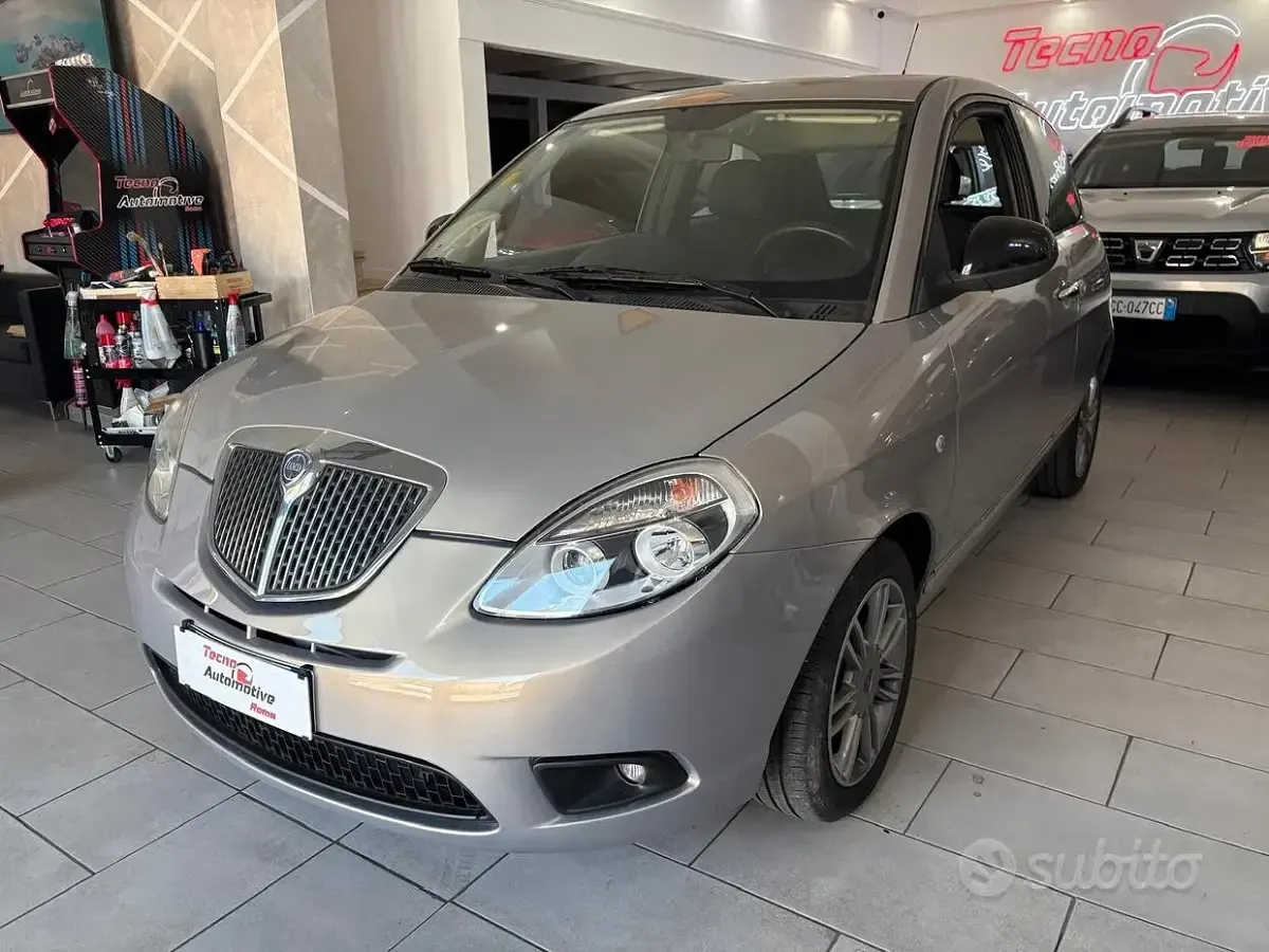 Usata Lancia Ypsilon 69 CV (50 kW) 2011 Grigio Utilitaria