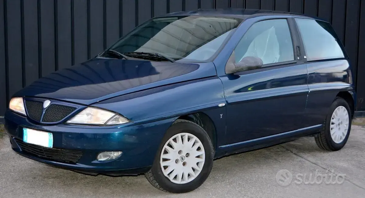 Usata Lancia Ypsilon 60 CV (44 kW) 2003 Blu Utilitaria