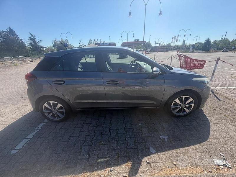 Usata Hyundai i20 75 CV (55 kW) 2015 Grigio Berlina