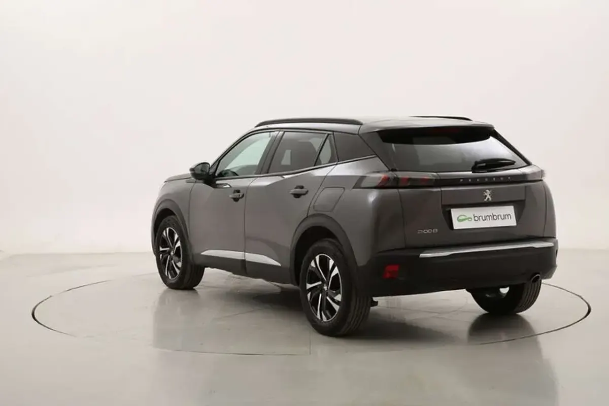 Begagnad Peugeot 2008 Allure 131 HK (96 kW) 2022 Grå SUV