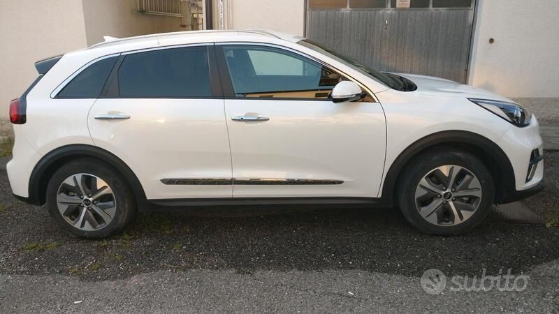 Usata Kia e-Niro Style 28 kW (39 CV) 2021 Bianco SUV