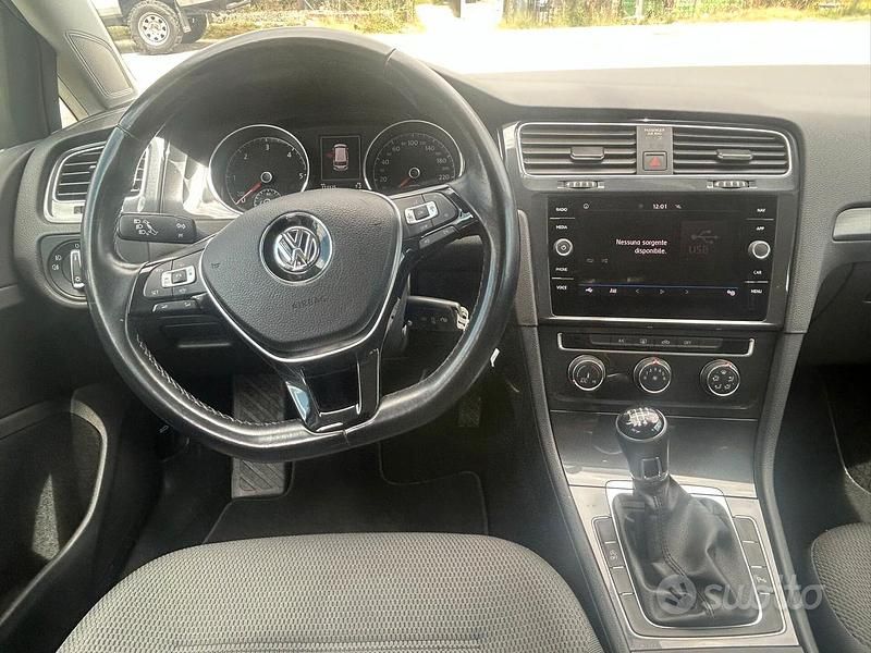 Usata VW Golf VII Business 115 CV (84 kW) 2019 Grigio Station wagon