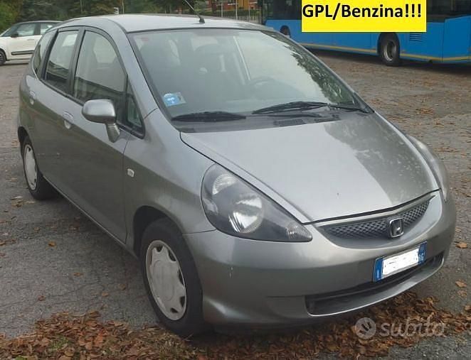 Usata Honda Jazz 77 CV (56 kW) 2005 Grigio Utilitaria