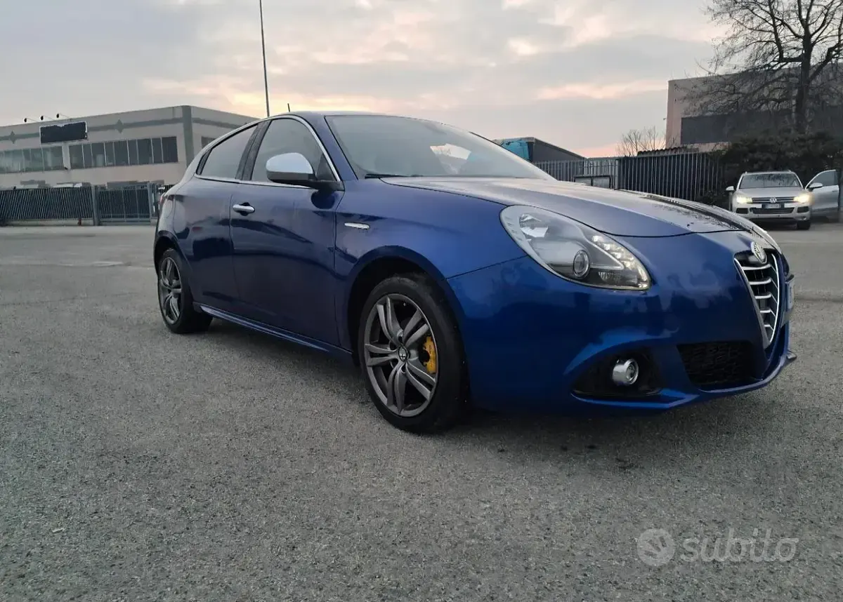 Usata Alfa Romeo Giulietta Distinctive 120 CV (88 kW) 2014 Bluazzurro Utilitaria