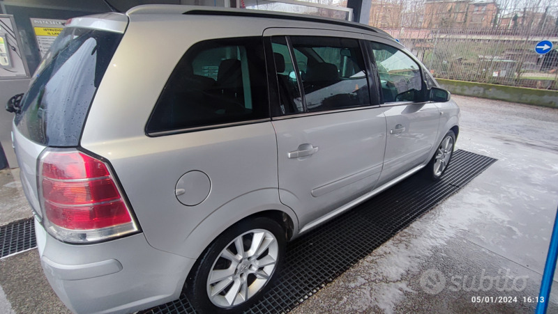 Usato 2006 Opel Zafira 1.9 Diesel 150 CV (3.500 €)