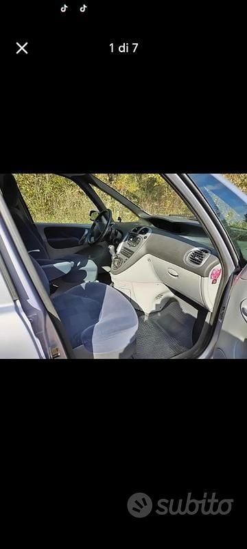 Usata Citroën Xsara Picasso 109 CV (80 kW) 2005 Grigio Monovolume
