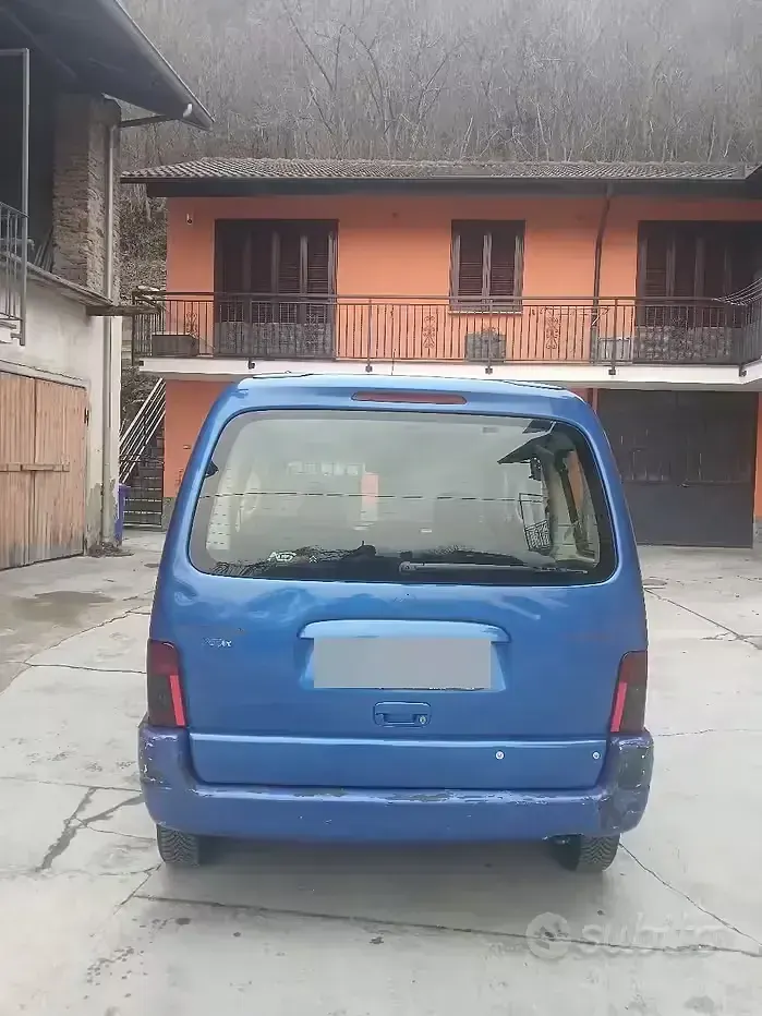 Usata Citroën Berlingo 75 CV (55 kW) 2004 Blu Monovolume