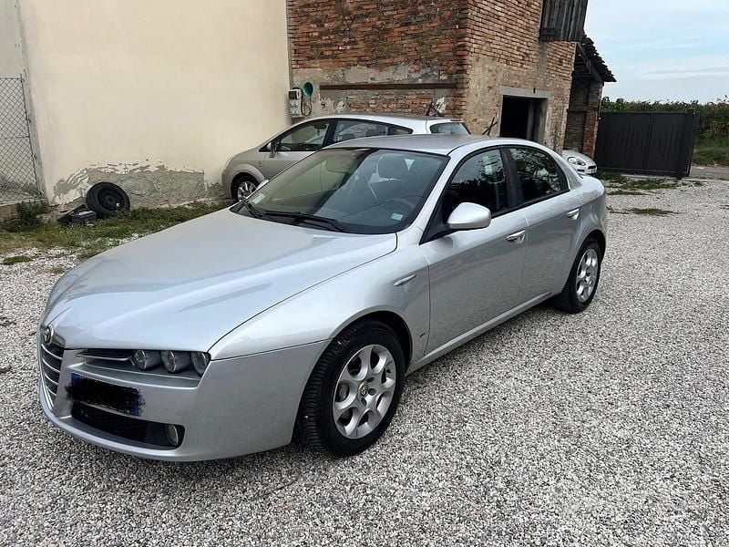 Usata Alfa Romeo 159 Progression 140 CV (102 kW) 2009 Grigio Berlina