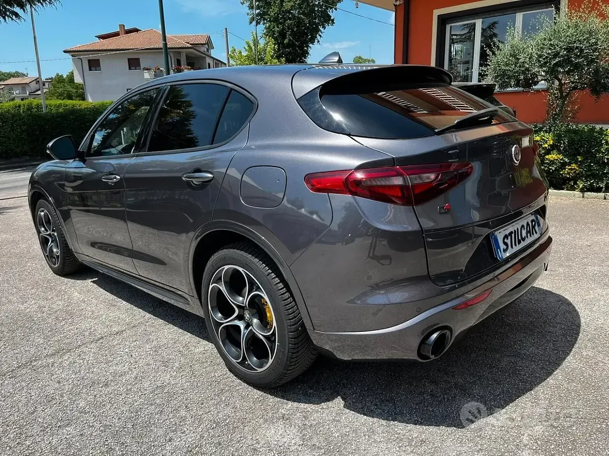 Usata Alfa Romeo Stelvio Veloce 209 CV (153 kW) 2021 Grigio SUV
