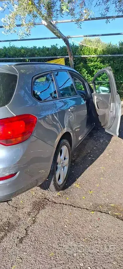 Usata Opel Astra 110 CV (80 kW) 2011 Grigio Station wagon