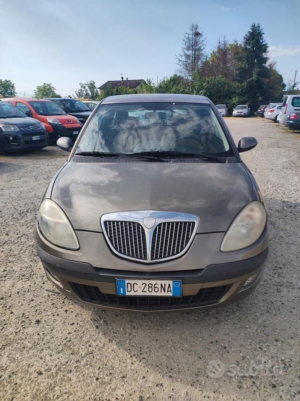 Usata 2006 Lancia Ypsilon Due volumi | 2300 € (Buon prezzo) - Immagine 1/4