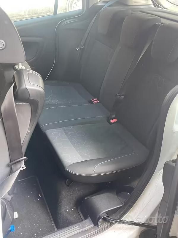 Begagnad Ford B-MAX 75 HK (55 kW) 2013 Vit Minibuss