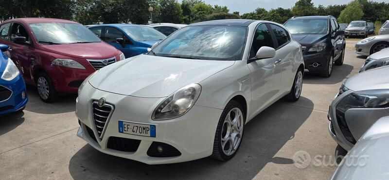 Bianco Usata 2010 Alfa Romeo Giulietta Distinctive Due volumi | 7000 € (Molto cara) - Immagine 1/4