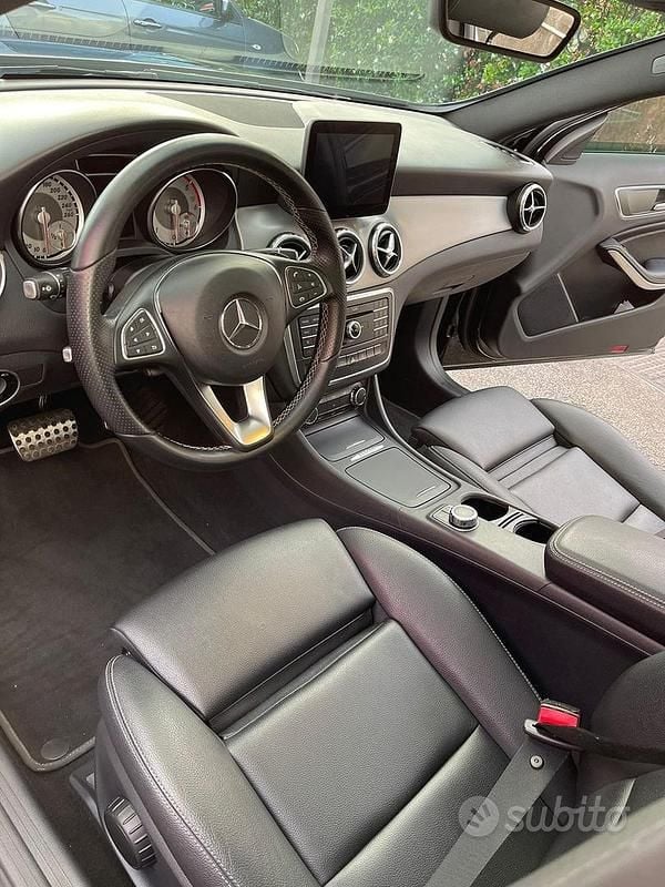 Usata Mercedes GLA200 136 CV (100 kW) 2016 SUV