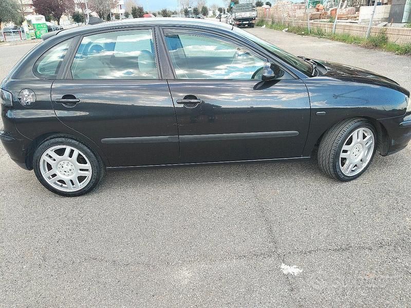 Usata Seat Ibiza 101 CV (74 kW) 2005 Nero Utilitaria