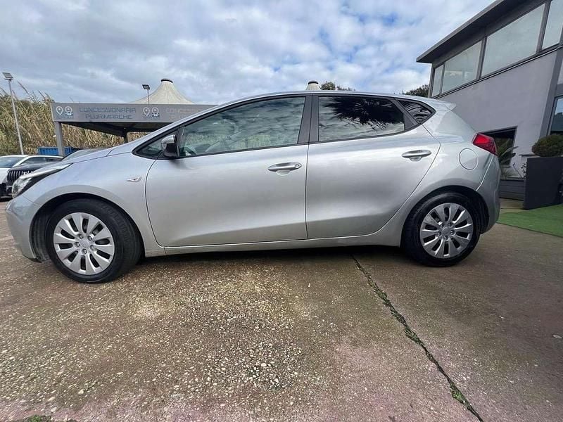 Usata Kia Ceed 99 CV (72 kW) 2014 Argento Utilitaria