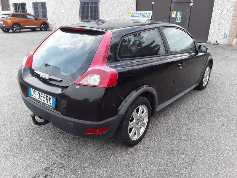 Usata Volvo C30 Kinetic 101 CV (74 kW) 2006 Nero Utilitaria