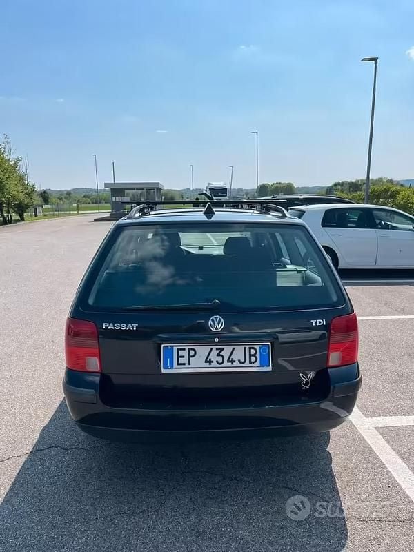Begagnad VW Passat 90 HK (66 kW) 2000 Svart Kombi