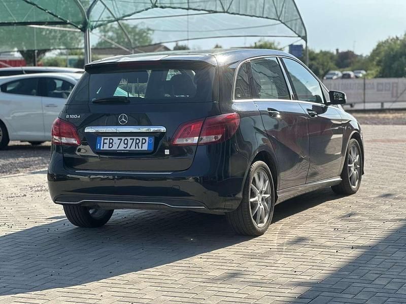 Usata Mercedes B180 Business 109 CV (80 kW) 2016 Nero Monovolume