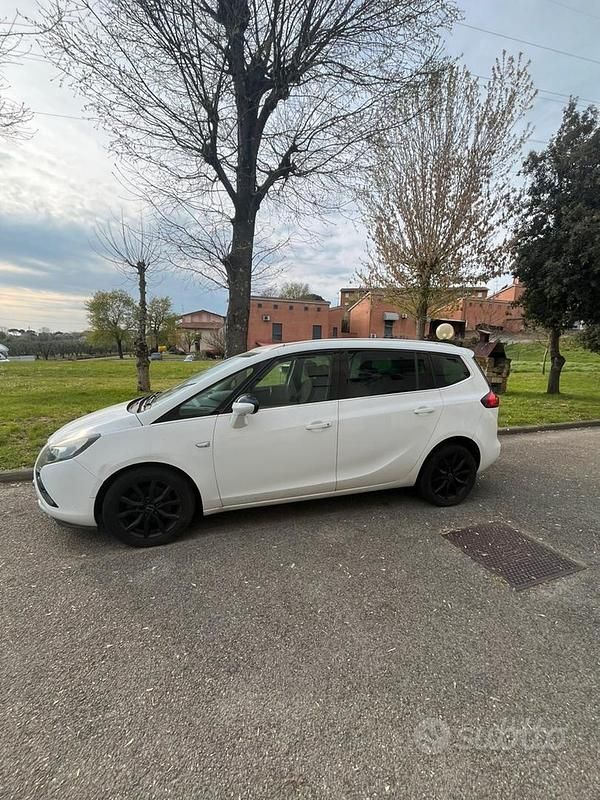 Usata Opel Zafira Tourer 2013 Bianco Monovolume