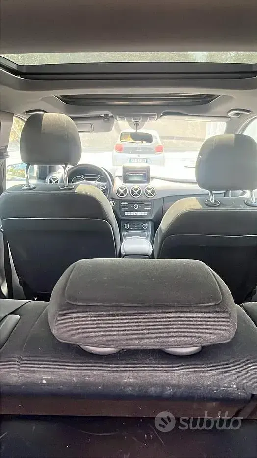 Usata Mercedes B180 Executive 109 CV (80 kW) 2015 Bluazzurro Utilitaria