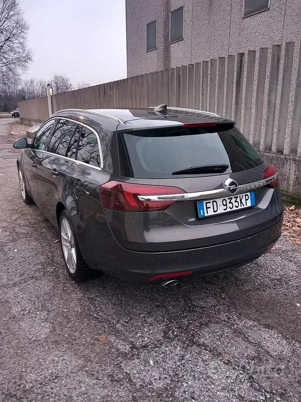 Usata Opel Insignia 170 CV (125 kW) 2016 Grigio Station wagon