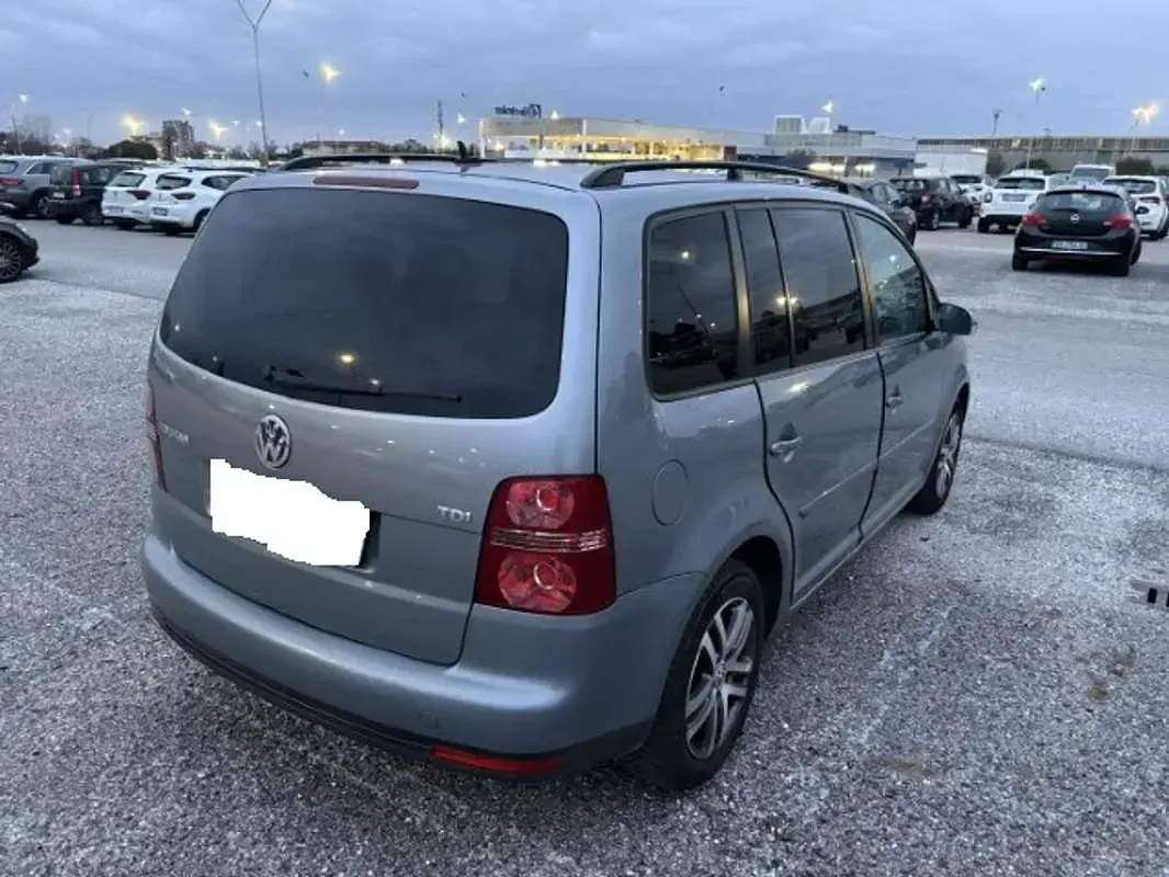 Usata VW Touran Trendline 105 CV (77 kW) 2009 Grigio Monovolume