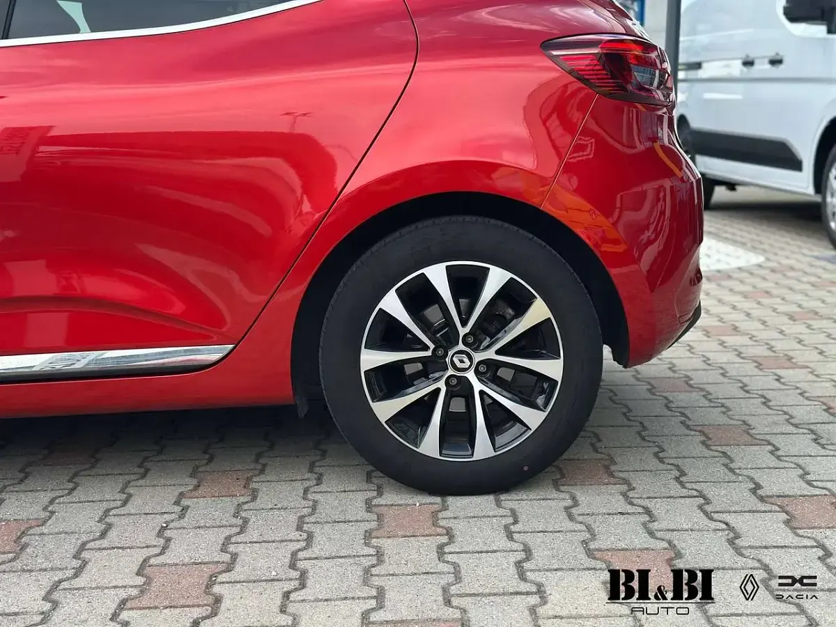 Usata Renault Clio V Techno 101 CV (74 kW) 2023 Rosso passion Berlina