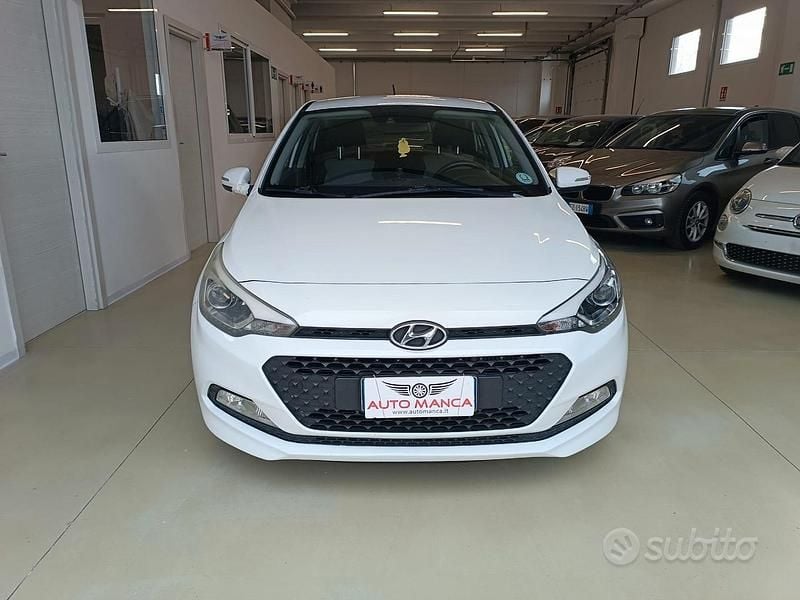Usata Hyundai i20 Comfort 74 CV (54 kW) 2016 Bianco Berlina